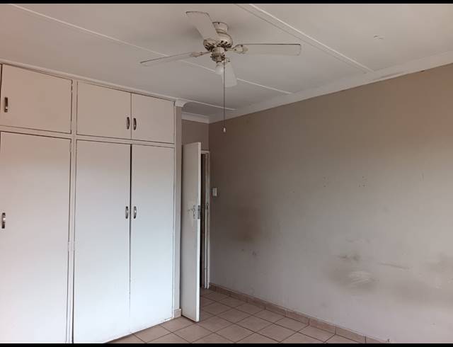 38 BEDROOM FLAT FOR SALE IN VANDERBIJLPARK CW 6